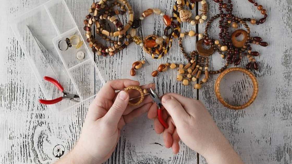 Why Handmade Jewelry Business Is Good For Indian Women